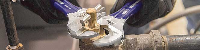 Work with plumbing tools