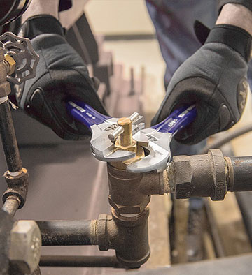 Work with plumbing tools