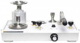 Fluke P3025-MPA Gas Deadweight Tester, 3.5mPa-
