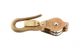 Klein Tools H267 Pulley Block with nose extended over keeper, 12.8 oz-