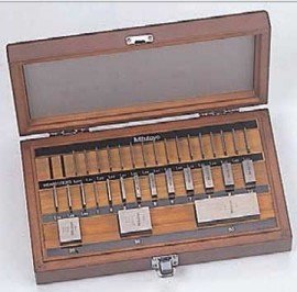Mitutoyo 516-465-26 Metric Gauge Block Square Steel Set, 32, grade 00-