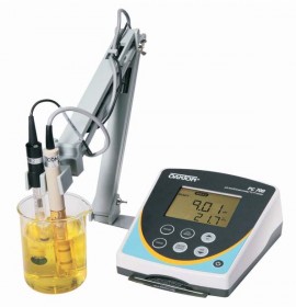 OAKTON pH/CON 700 Benchtop Meter, pH Electrode, Conductivity/Temp Probe and Probe Stand-